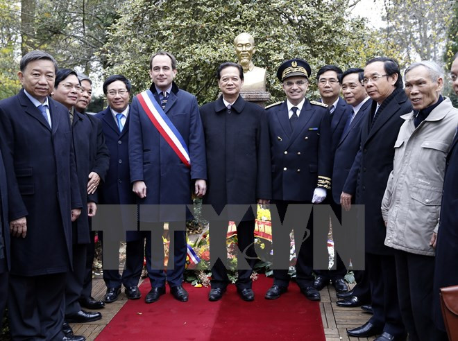 Primer ministro vietnamita inicia actividades en Francia ảnh 1 Primer ministro vietnamita inicia actividades en Francia ảnh 1