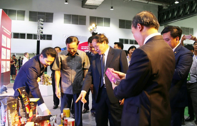 Inauguran en Vientiane feria comercial Vietnam-Laos ảnh 1
