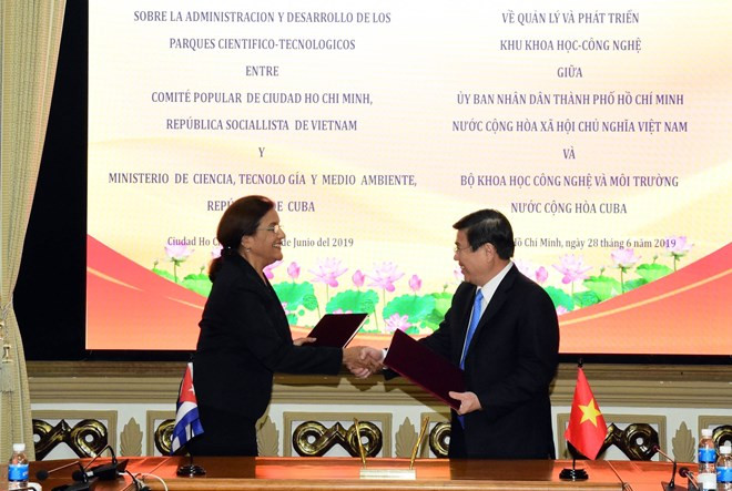 Ciudad vietnamita y Cuba firman memorando de cooperación en ciencia y tecnología ảnh 1 Ciudad vietnamita y Cuba firman memorando de cooperación en ciencia y tecnología ảnh 1