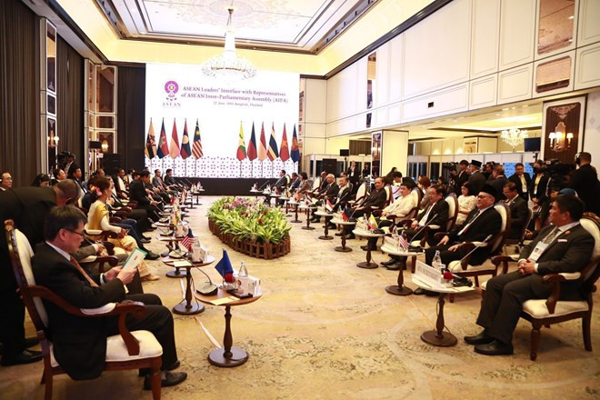 Encuentro entre líderes de ASEAN con representantes legislativos, juveniles y empresariales del Sudeste de Asia ảnh 1 Encuentro entre líderes de ASEAN con representantes legislativos, juveniles y empresariales del Sudeste de Asia ảnh 1