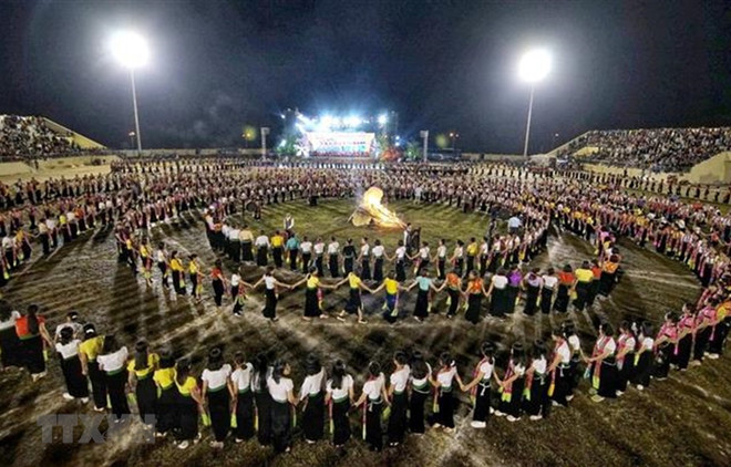 Etnia Thai de Vietnam resalta por arte particular: la Danza Xoe ảnh 1