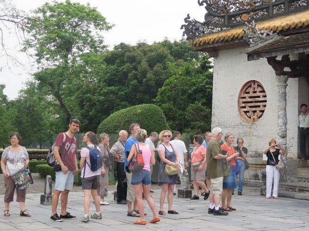 Más de un millón de turistas visitan ciudad imperial de Hue ảnh 1