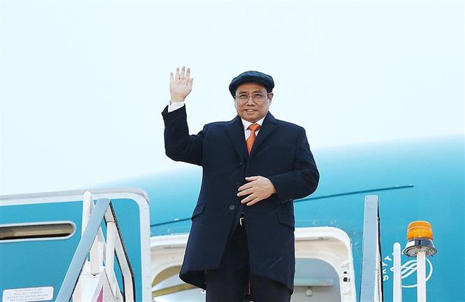 Primer ministro de Vietnam llega a Reino Unido para la COP26 ảnh 1 Primer ministro de Vietnam llega a Reino Unido para la COP26 ảnh 1