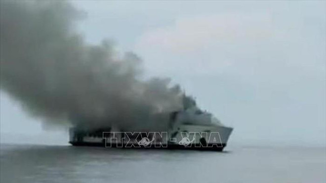 Cuatro muertos y más de 30 desaparecidos tras incendio de ferry en Indonesia ảnh 1
