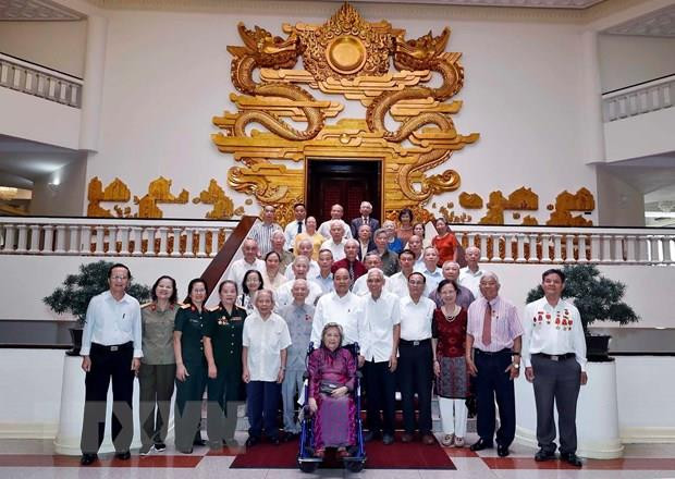 Premier vietnamita se reúne con exoficiales que servían al presidente Ho Chi Minh ảnh 1 Premier vietnamita se reúne con exoficiales que servían al presidente Ho Chi Minh ảnh 1