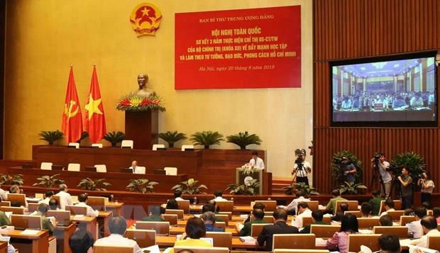 Comparten en Vietnam destacados modelos en movimiento de seguir ejemplo del Presidente Ho Chi Minh ảnh 1 Comparten en Vietnam destacados modelos en movimiento de seguir ejemplo del Presidente Ho Chi Minh ảnh 1