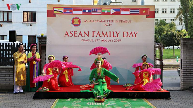 Efectúan Día de la Familia de la ASEAN en República Checa ảnh 1 Efectúan Día de la Familia de la ASEAN en República Checa ảnh 1