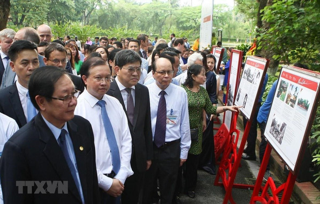 Exhiben en Vietnam archivos nacionales e internacionales sobre el Presidente Ho Chi Minh ảnh 1 Exhiben en Vietnam archivos nacionales e internacionales sobre el Presidente Ho Chi Minh ảnh 1