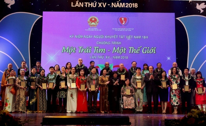 Benefactores donan un millón de dólares para discapacitados vietnamitas ảnh 1 Benefactores donan un millón de dólares para discapacitados vietnamitas ảnh 1