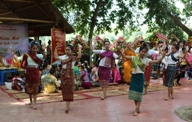 Comunidad laosiana en Hanoi celebra fiesta tradicional ảnh 1 Comunidad laosiana en Hanoi celebra fiesta tradicional ảnh 1