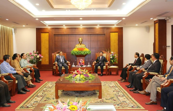 Presidente del Frente laosiano de Construcción Nacional visita provincia vietnamita ảnh 1