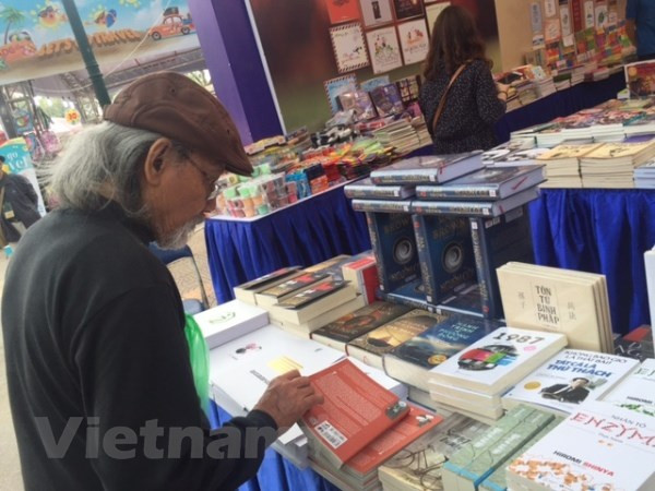 Inauguran Día del Libro de Vietnam ảnh 1 Inauguran Día del Libro de Vietnam ảnh 1