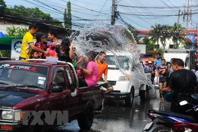 Conductores ebrios, principal causa de accidentes en fiesta tradicional Songkran de Tailandia ảnh 1 Conductores ebrios, principal causa de accidentes en fiesta tradicional Songkran de Tailandia ảnh 1