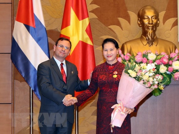 Presidenta parlamentaria de Vietnam honrada con la Orden de Solidaridad de Cuba ảnh 1 Presidenta parlamentaria de Vietnam honrada con la Orden de Solidaridad de Cuba ảnh 1