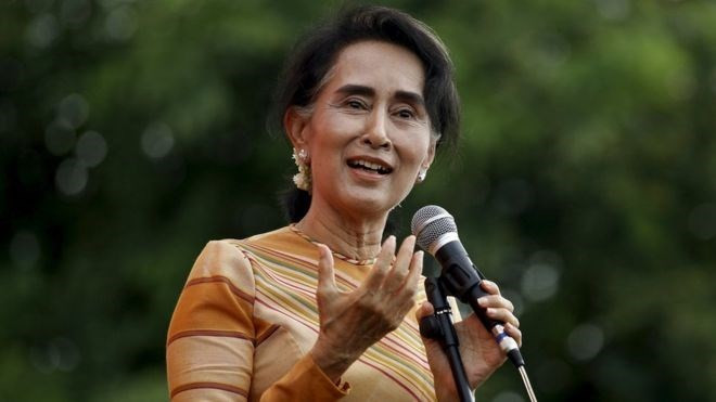Consejera del Estado de Myanmar comienza visita oficial a Vietnam ảnh 1 Consejera del Estado de Myanmar comienza visita oficial a Vietnam ảnh 1
