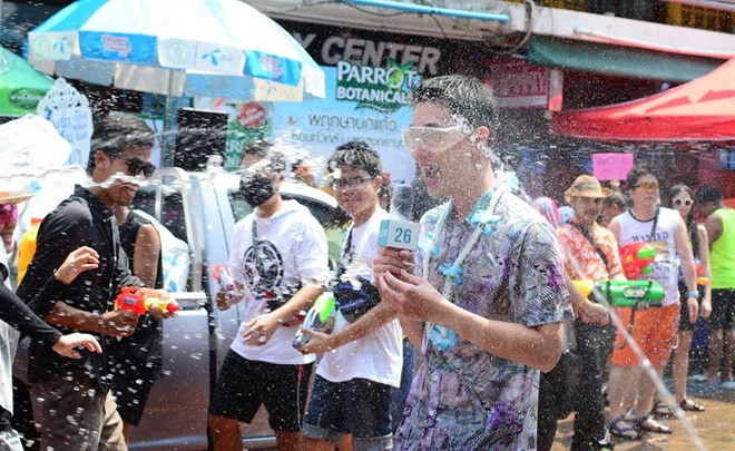 Tailandia celebra el Songkran, fiesta budista más importante de su cultura ảnh 1 Tailandia celebra el Songkran, fiesta budista más importante de su cultura ảnh 1
