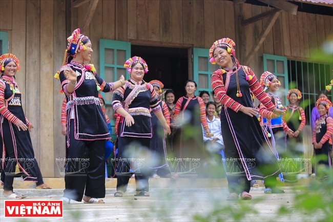 Renacimiento de las etnias minoritas de "Hoja Amarilla" ảnh 1 Renacimiento de las etnias minoritas de "Hoja Amarilla" ảnh 1