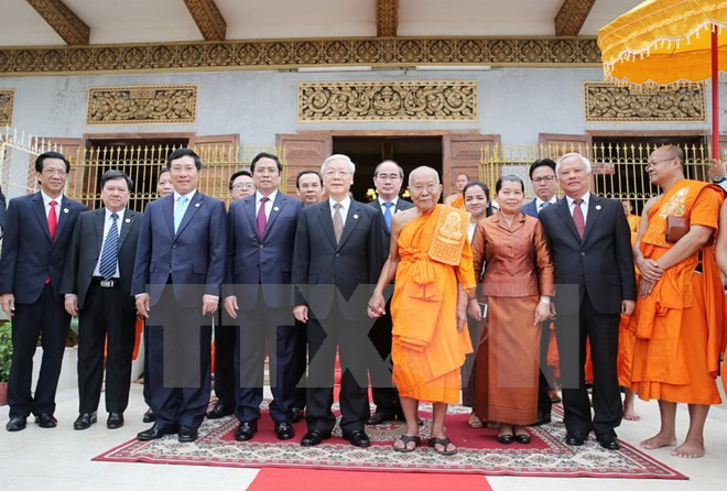Secretario general del PCV dialoga con patriarcas budistas de Camboya ảnh 1 Secretario general del PCV dialoga con patriarcas budistas de Camboya ảnh 1