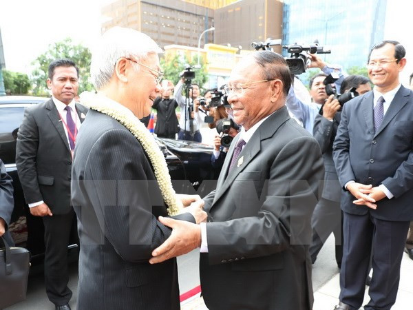Máximo dirigente político de Vietnam resalta lazos con Camboya ảnh 1 Máximo dirigente político de Vietnam resalta lazos con Camboya ảnh 1