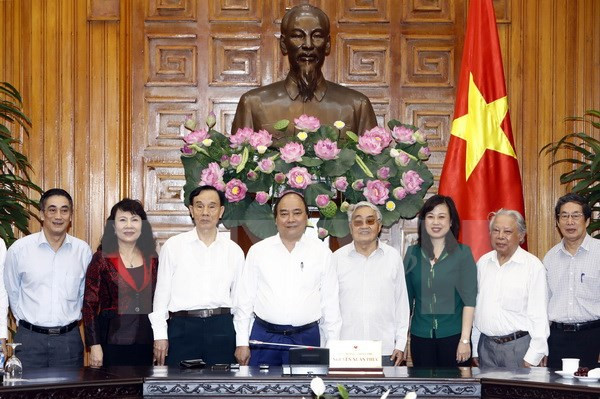 Premier vietnamita ratifica atención del gobierno a la vida de profesores jubilados ảnh 1 Premier vietnamita ratifica atención del gobierno a la vida de profesores jubilados ảnh 1