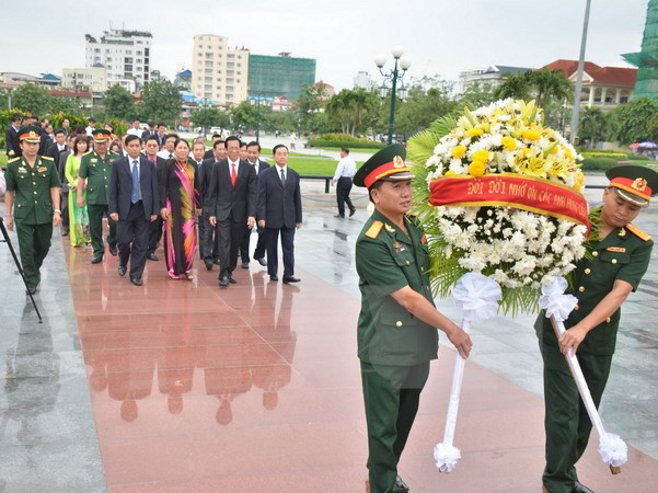 Rinden homenaje a voluntarios vietnamitas caídos en Camboya ảnh 1
