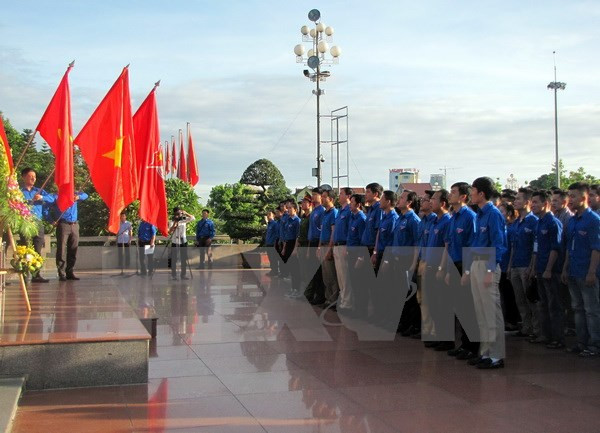 Jóvenes de Ciudad Ho Chi Minh se unen a actividades voluntarias en Laos ảnh 1