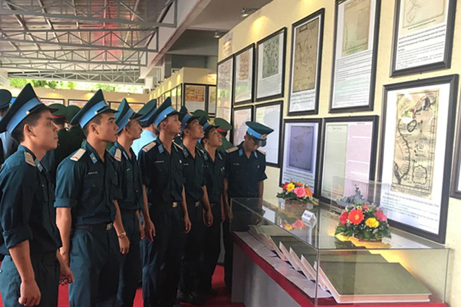 Presentan en provincia vietnamita mapas y documentos sobre soberanía marítima nacional ảnh 1