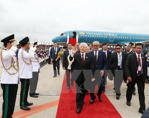 Secretario general del PCV parte de Hanoi para iniciar su visita a Camboya ảnh 1 Secretario general del PCV parte de Hanoi para iniciar su visita a Camboya ảnh 1