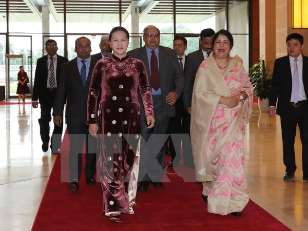 Presidenta de Bangladesh concluye visita oficial a Vietnam ảnh 1 Presidenta de Bangladesh concluye visita oficial a Vietnam ảnh 1
