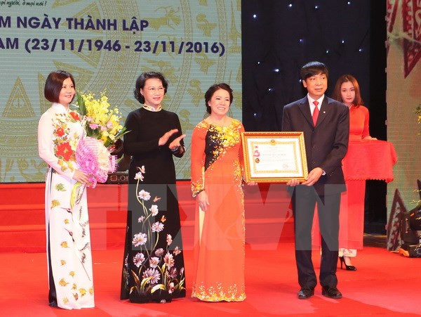 Honran a Cruz Roja de Vietnam con Orden de Trabajo ảnh 1 Honran a Cruz Roja de Vietnam con Orden de Trabajo ảnh 1
