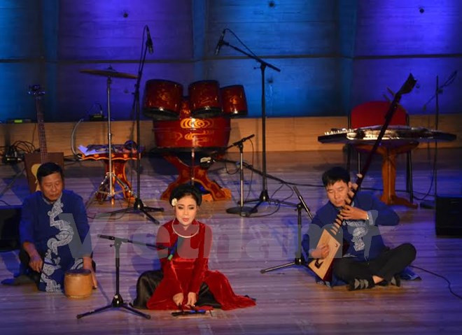 Melodías folclóricas vietnamitas propician impacto auditivo en París ảnh 1  Melodías folclóricas vietnamitas propician impacto auditivo en París ảnh 1
