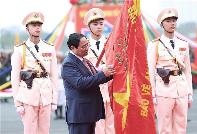 Premier vietnamita insta a construir una fuerza de policía móvil de élite ảnh 1 Premier vietnamita insta a construir una fuerza de policía móvil de élite ảnh 1