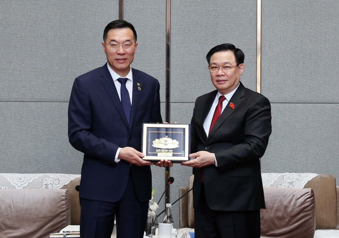 Presidente del Legislativo vietnamita recibe a líderes de corporaciones chinas ảnh 4 Presidente del Legislativo vietnamita recibe a líderes de corporaciones chinas ảnh 4