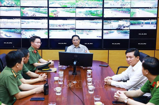 Premier visita Centro de mando de Policía y revisa la construcción de casa cultural en Phu Tho ảnh 1 Premier visita Centro de mando de Policía y revisa la construcción de casa cultural en Phu Tho ảnh 1