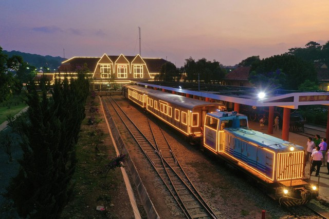 Tren nocturno, nuevo producto turístico en ciudad vietnamita ảnh 2 Tren nocturno, nuevo producto turístico en ciudad vietnamita ảnh 2