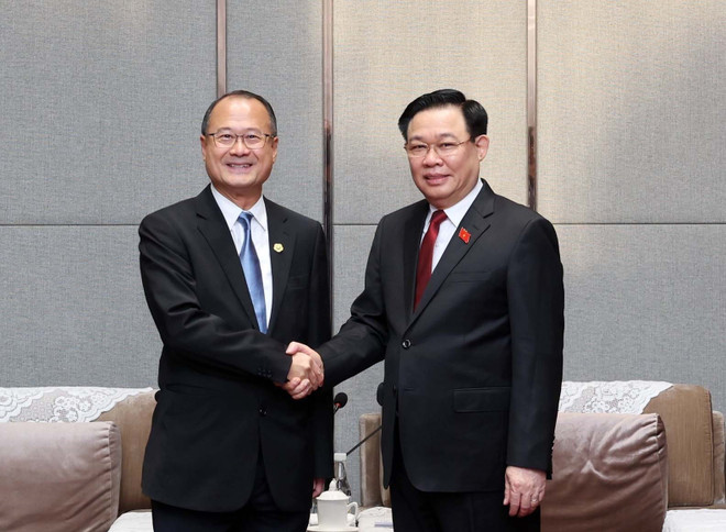 Presidente del Legislativo vietnamita recibe a líderes de corporaciones chinas ảnh 1 Presidente del Legislativo vietnamita recibe a líderes de corporaciones chinas ảnh 1