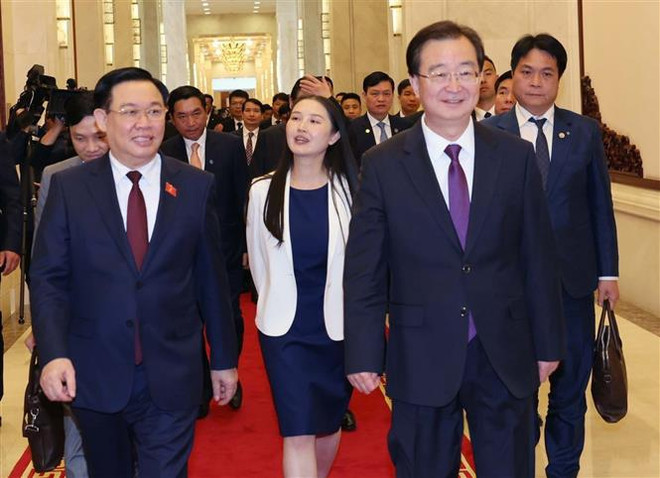 Presidente parlamentario vietnamita se reúne con secretario del Comité partidista de Yunnan ảnh 1 Presidente parlamentario vietnamita se reúne con secretario del Comité partidista de Yunnan ảnh 1