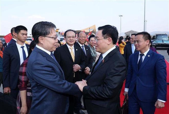 Presidente del Parlamento de Vietnam concluye con éxito su visita a China ảnh 1 Presidente del Parlamento de Vietnam concluye con éxito su visita a China ảnh 1