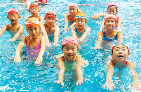 Fondo noruego financia cursos de natación para miles de niños vietnamitas ảnh 1