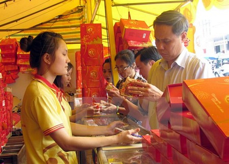 Mercado de pastel de luna en Vietnam vive ambiente vertiginoso ảnh 1