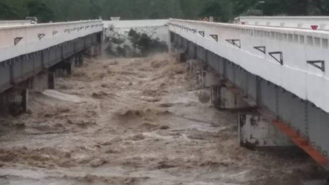 Derrumbe de presa en Myanmar inunda aldeas y bloquea carretera ảnh 1 Derrumbe de presa en Myanmar inunda aldeas y bloquea carretera ảnh 1