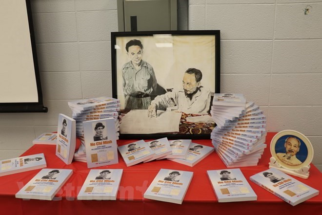 Presentan en Canadá libro sobre obras del Presidente vietnamita Ho Chi Minh ảnh 1 Presentan en Canadá libro sobre obras del Presidente vietnamita Ho Chi Minh ảnh 1