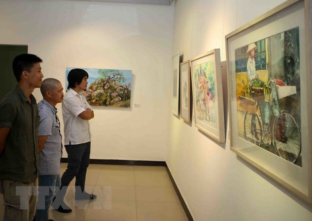 Intercambio cultural y exposición estrechan lazos entre artistas vietnamitas y extranjeros ảnh 1 Intercambio cultural y exposición estrechan lazos entre artistas vietnamitas y extranjeros ảnh 1