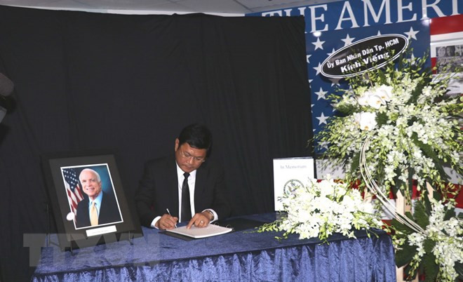 Autoridades de Ciudad Ho Chi Minh rinden homenaje póstumo a John McCain ảnh 1 Autoridades de Ciudad Ho Chi Minh rinden homenaje póstumo a John McCain ảnh 1