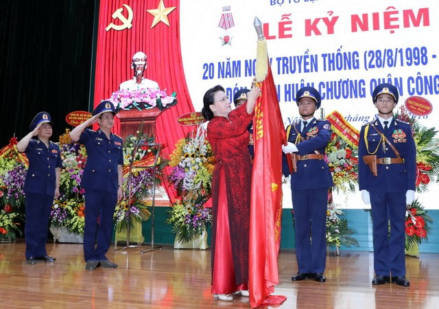 Presidenta del Parlamento de Vietnam subraya necesidad de renovación de la guardia costera ảnh 1 Presidenta del Parlamento de Vietnam subraya necesidad de renovación de la guardia costera ảnh 1