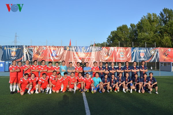 Embajador de Vietnam asiste a clausura competencia de fútbol de connacionales en Rusia ảnh 1 Embajador de Vietnam asiste a clausura competencia de fútbol de connacionales en Rusia ảnh 1