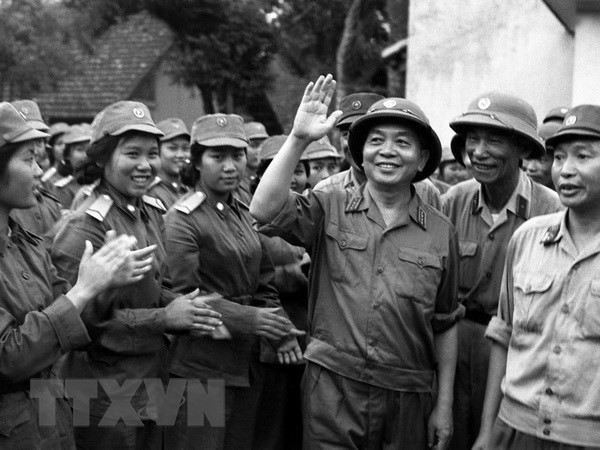 Jóvenes vietnamitas recuerdan al general Vo Nguyen Giap ảnh 1 Jóvenes vietnamitas recuerdan al general Vo Nguyen Giap ảnh 1