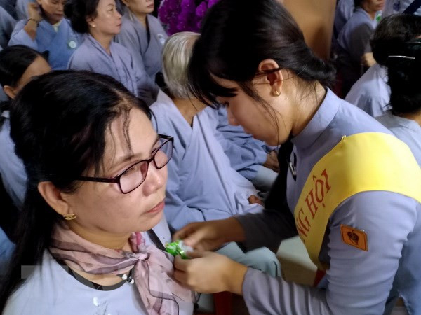Mantienen vietnamitas tradicional ceremonia budista de gratitud ảnh 1 Mantienen vietnamitas tradicional ceremonia budista de gratitud ảnh 1