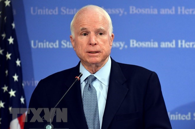 Organizaciones e individuos rinden homenaje en Vietnam a John McCain ảnh 1