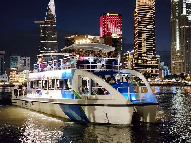 Lanzan en Ciudad Ho Chi Minh servicio de autobús fluvial de dos pisos ảnh 1